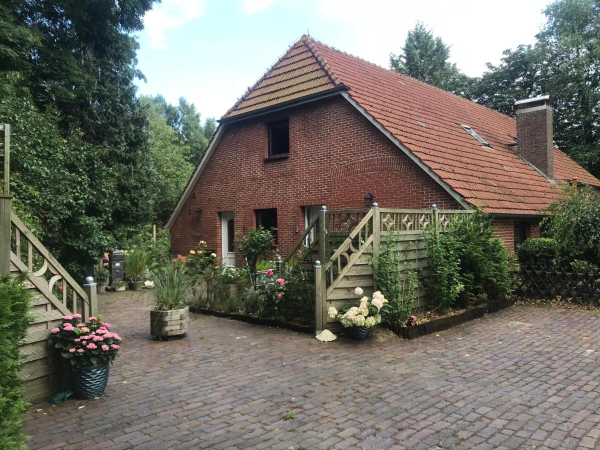Ferienwohnung Gulfhaus, Mit Sauna Und Grossem Garten Apen エクステリア 写真