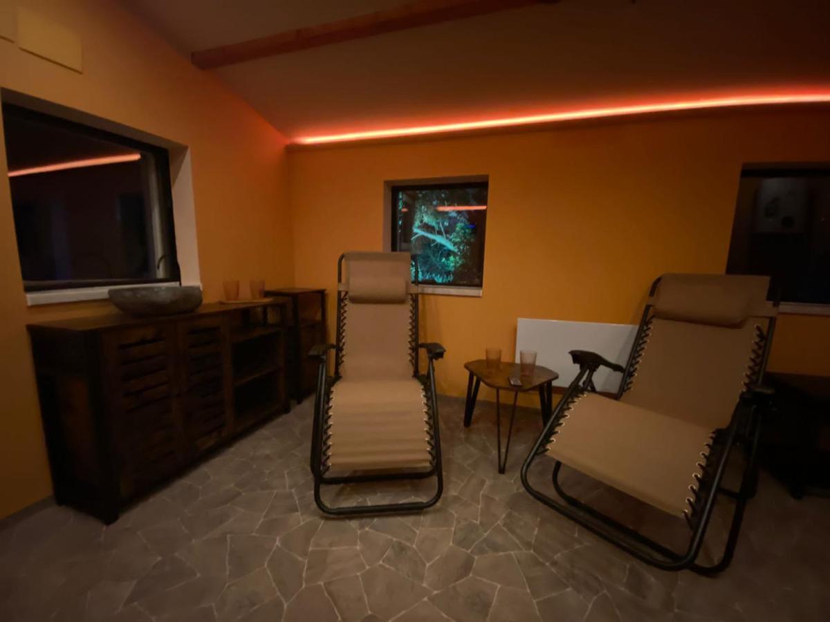 Ferienwohnung Gulfhaus, Mit Sauna Und Grossem Garten Apen エクステリア 写真