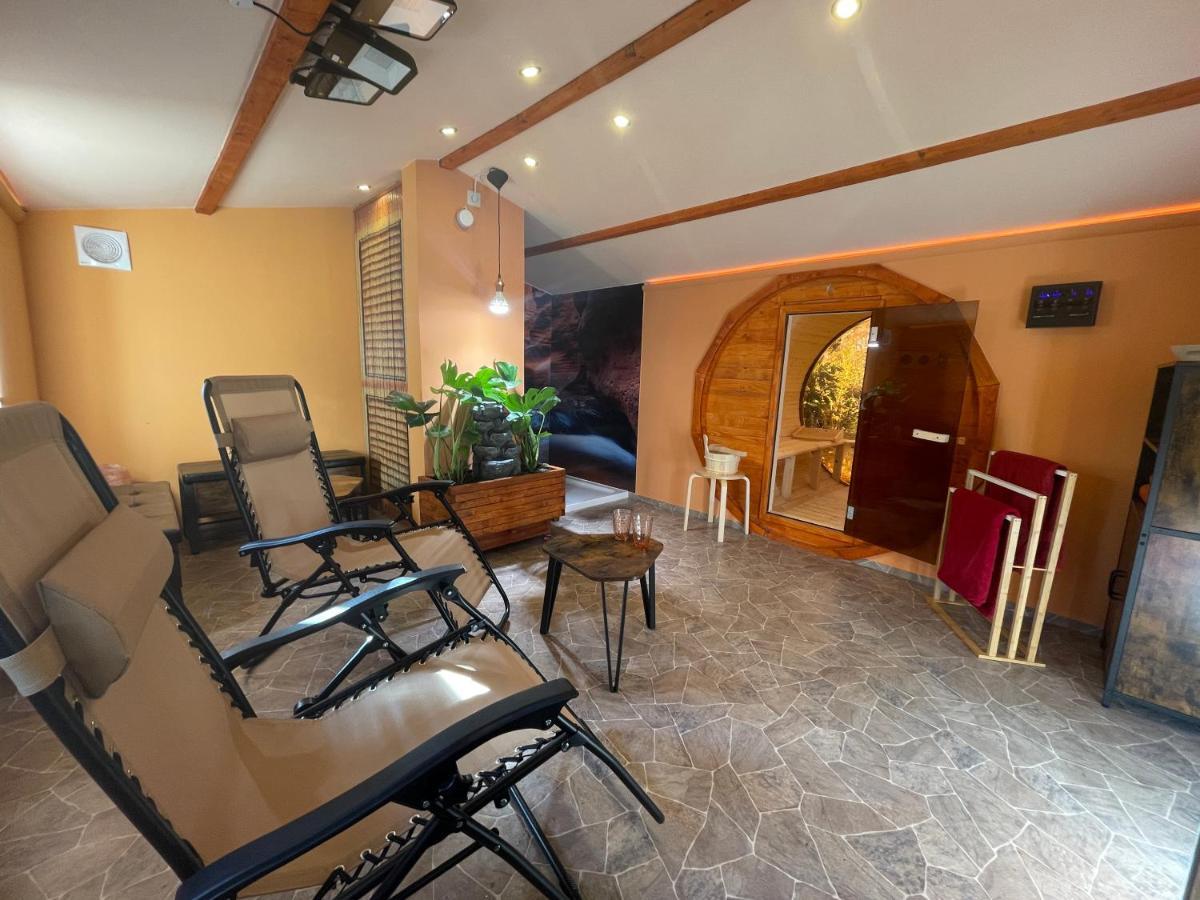 Ferienwohnung Gulfhaus, Mit Sauna Und Grossem Garten Apen エクステリア 写真